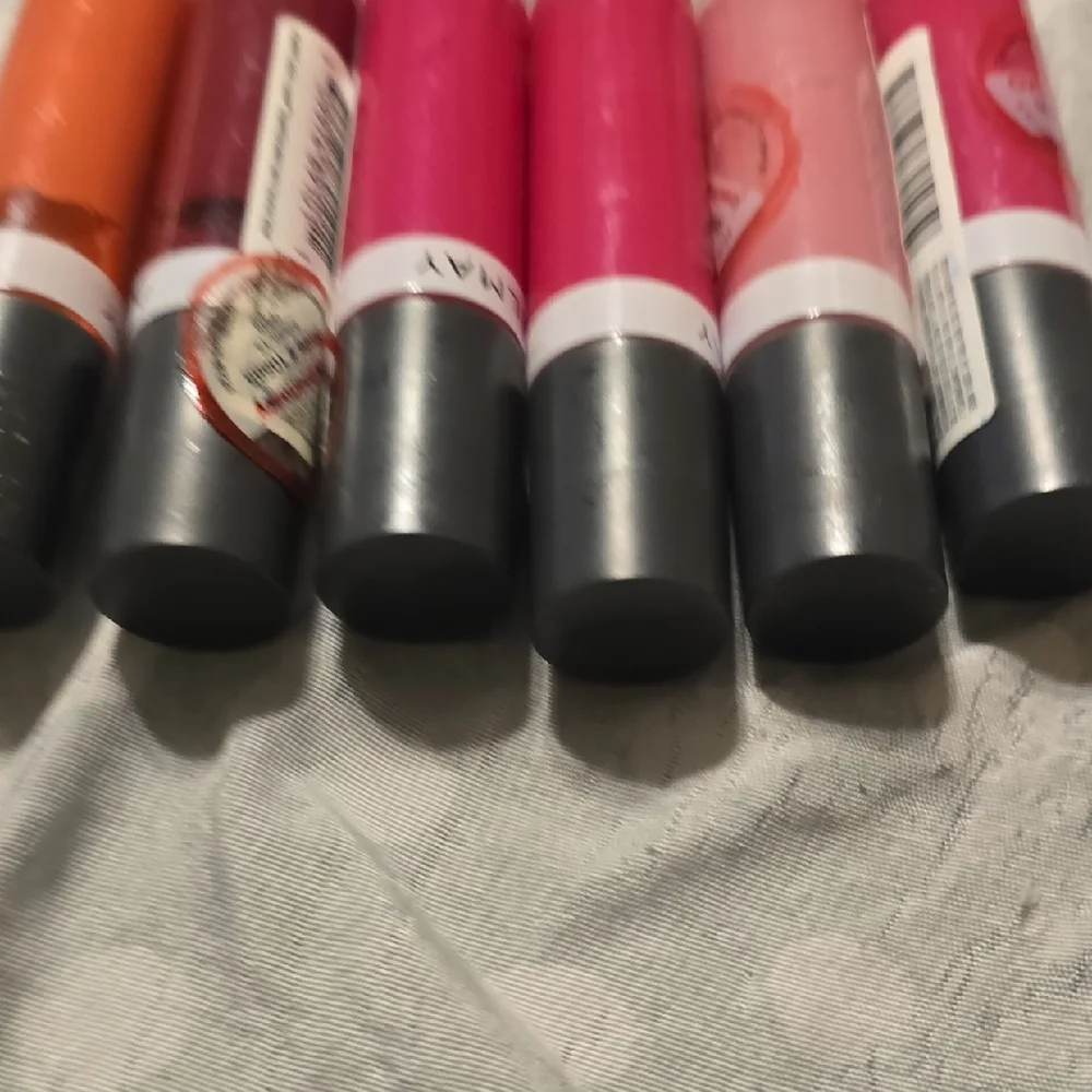 6 Almay Lip Gloss Collection - Bold Pink, Orange, Red - Picture 3 of 6
